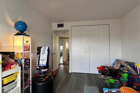 Condo in Miami Beach, Florida, 2 bedrooms  № 1943227 - photo 19