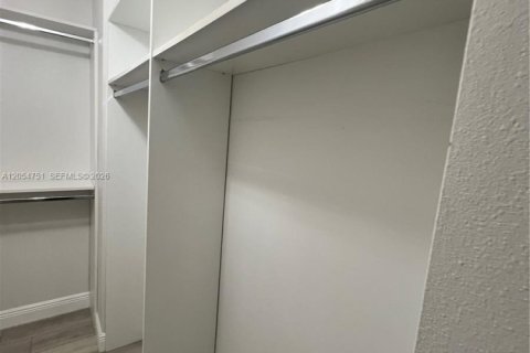Купить таунхаус в Тамарак, Флорида 3 спальни, 138.98м2, № 2186409 - фото 10