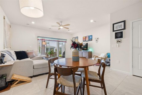 Townhouse in Davenport, Florida 3 bedrooms, 161.28 sq.m. № 2272785 - photo 8
