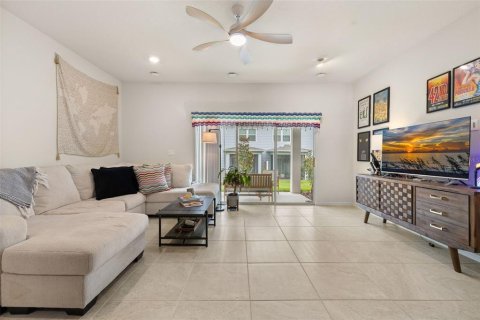 Townhouse in Davenport, Florida 3 bedrooms, 161.28 sq.m. № 2272785 - photo 7