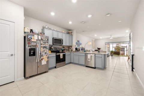 Townhouse in Davenport, Florida 3 bedrooms, 161.28 sq.m. № 2272785 - photo 5