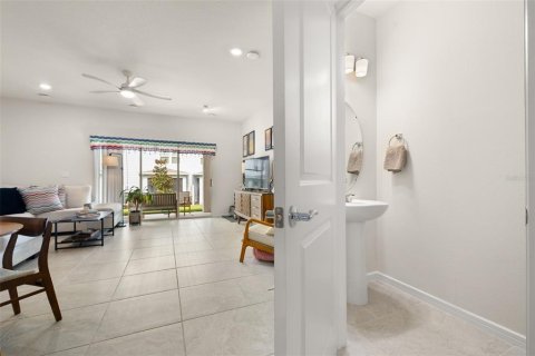 Townhouse in Davenport, Florida 3 bedrooms, 161.28 sq.m. № 2272785 - photo 9
