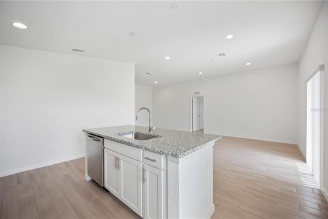 House in Frostproof, Florida 3 bedrooms, 134.43 sq.m. № 1885738 - photo 6