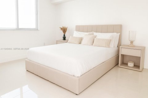 Condo in Miami, Florida, 2 bedrooms  № 2005188 - photo 12
