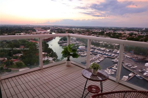 Condo in Miami, Florida, 2 bedrooms  № 2005188 - photo 5