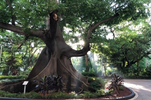 Condo in Miami, Florida, 2 bedrooms  № 2005188 - photo 30