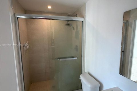 Apartamento en alquiler en Miami, Florida, 2 dormitorios, 51.1 m2 № 2031718 - foto 6