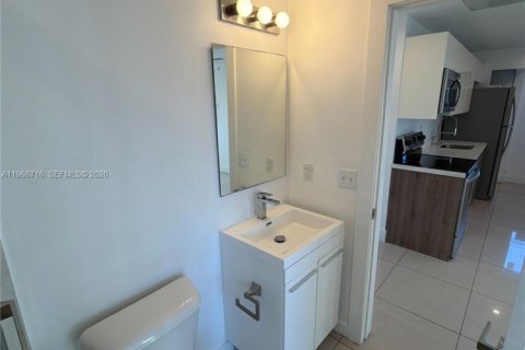 Apartamento en alquiler en Miami, Florida, 2 dormitorios, 51.1 m2 № 2031718 - foto 7