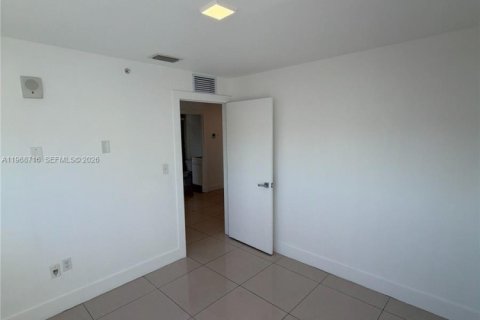 Apartamento en alquiler en Miami, Florida, 2 dormitorios, 51.1 m2 № 2031718 - foto 9