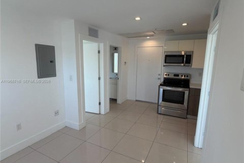 Apartamento en alquiler en Miami, Florida, 2 dormitorios, 51.1 m2 № 2031718 - foto 4