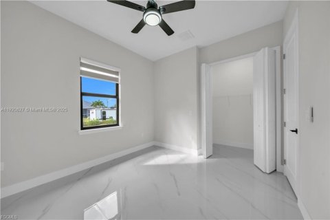 Villa ou maison à vendre à Lehigh Acres, Floride: 3 chambres, 153.29 m2 № 2018329 - photo 20