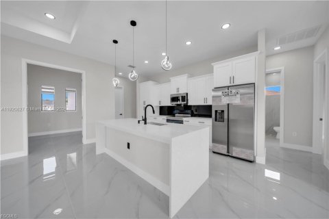 Villa ou maison à vendre à Lehigh Acres, Floride: 3 chambres, 153.29 m2 № 2018329 - photo 16