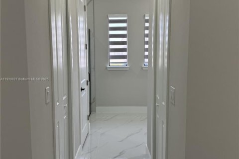 Villa ou maison à vendre à Lehigh Acres, Floride: 3 chambres, 153.29 m2 № 2018329 - photo 29