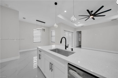 Villa ou maison à vendre à Lehigh Acres, Floride: 3 chambres, 153.29 m2 № 2018329 - photo 7