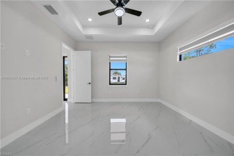 Villa ou maison à vendre à Lehigh Acres, Floride: 3 chambres, 153.29 m2 № 2018329 - photo 26
