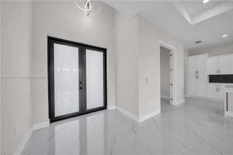 Villa ou maison à vendre à Lehigh Acres, Floride: 3 chambres, 153.29 m2 № 2018329 - photo 13