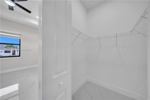 Villa ou maison à vendre à Lehigh Acres, Floride: 3 chambres, 153.29 m2 № 2018329 - photo 27