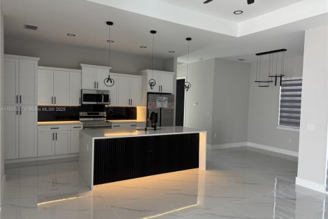 Villa ou maison à vendre à Lehigh Acres, Floride: 3 chambres, 153.29 m2 № 2018329 - photo 14