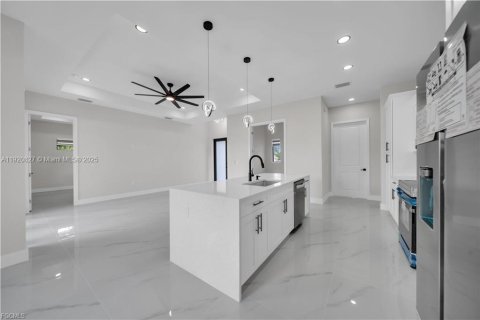 Villa ou maison à vendre à Lehigh Acres, Floride: 3 chambres, 153.29 m2 № 2018329 - photo 18