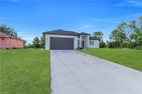 Villa ou maison à vendre à Lehigh Acres, Floride: 3 chambres, 153.29 m2 № 2018329 - photo 5