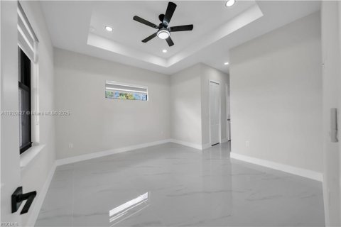 Villa ou maison à vendre à Lehigh Acres, Floride: 3 chambres, 153.29 m2 № 2018329 - photo 25