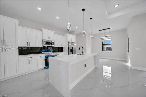 Villa ou maison à vendre à Lehigh Acres, Floride: 3 chambres, 153.29 m2 № 2018329 - photo 12