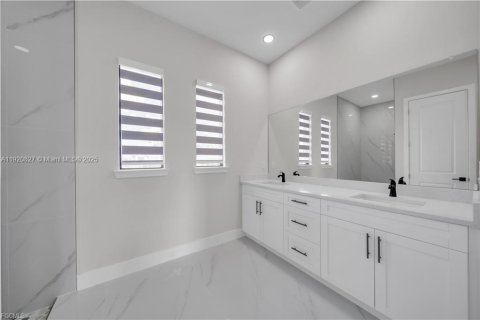 Villa ou maison à vendre à Lehigh Acres, Floride: 3 chambres, 153.29 m2 № 2018329 - photo 30