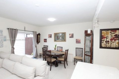 Touwnhouse à vendre à Homestead, Floride: 4 chambres, 142.6 m2 № 2091052 - photo 4