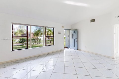 Купить виллу или дом в Хомстед, Флорида 3 спальни, 102.56м2, № 2046676 - фото 9