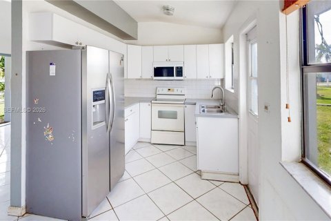 Купить виллу или дом в Хомстед, Флорида 3 спальни, 102.56м2, № 2046676 - фото 19