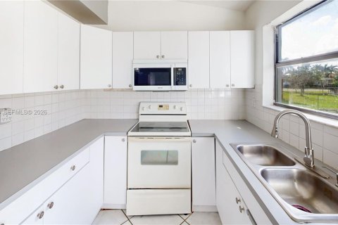 Купить виллу или дом в Хомстед, Флорида 3 спальни, 102.56м2, № 2046676 - фото 18