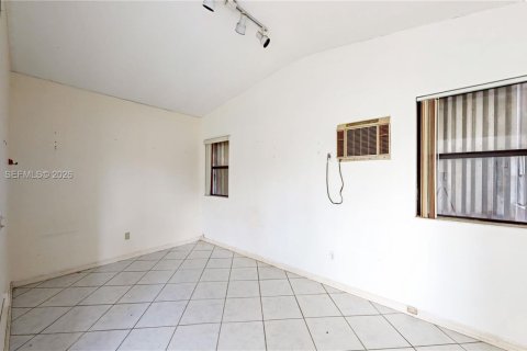 Купить виллу или дом в Хомстед, Флорида 3 спальни, 102.56м2, № 2046676 - фото 13