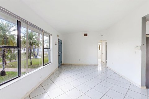 Купить виллу или дом в Хомстед, Флорида 3 спальни, 102.56м2, № 2046676 - фото 10