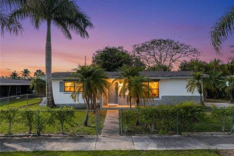 Дом в Хомстед, Флорида 3 спальни, 102.56м2 № 2046676