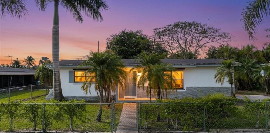 Дом в Хомстед, Флорида 3 спальни, 102.56м2 № 2046676