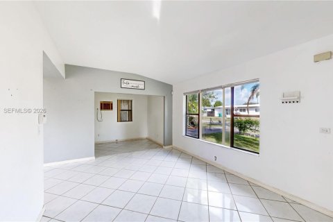 Купить виллу или дом в Хомстед, Флорида 3 спальни, 102.56м2, № 2046676 - фото 7