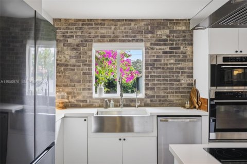 Casa en venta en Miami Springs, Florida, 3 dormitorios, 134.52 m2 № 2007711 - foto 11