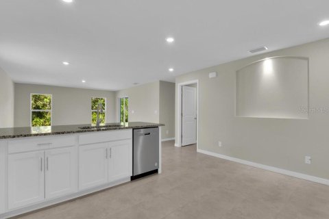 House in Port Charlotte, Florida 3 bedrooms, 140.75 sq.m. № 1900595 - photo 7
