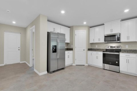 House in Port Charlotte, Florida 3 bedrooms, 140.75 sq.m. № 1900595 - photo 9