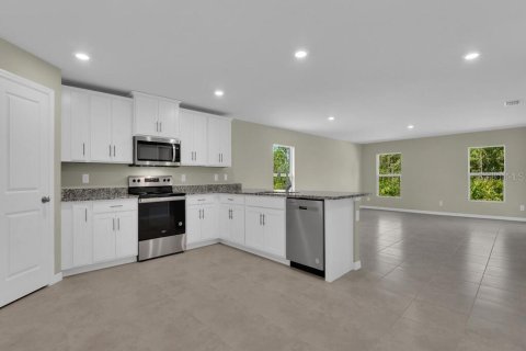 House in Port Charlotte, Florida 3 bedrooms, 140.75 sq.m. № 1900595 - photo 6