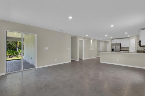 House in Port Charlotte, Florida 3 bedrooms, 140.75 sq.m. № 1900595 - photo 4