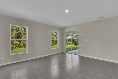 House in Port Charlotte, Florida 3 bedrooms, 140.75 sq.m. № 1900595 - photo 3