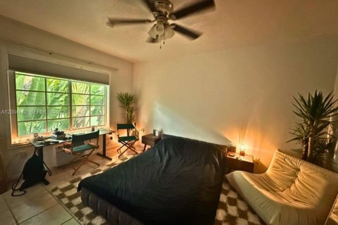 Condo in Miami Beach, Florida  № 2068878 - photo 14