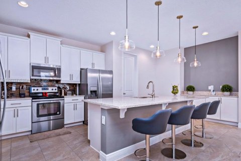 Villa ou maison à vendre à Kissimmee, Floride: 8 chambres № 2034870 - photo 3