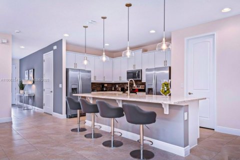 Villa ou maison à vendre à Kissimmee, Floride: 8 chambres № 2034870 - photo 4