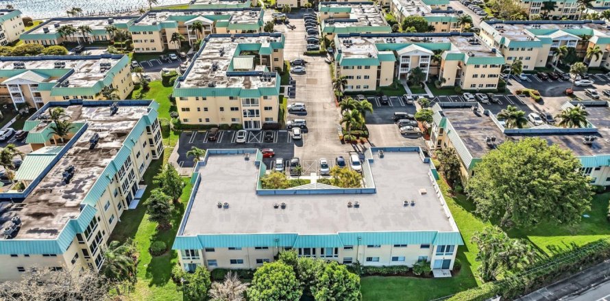 Condo in Boynton Beach, Florida, 2 bedrooms № 1077080