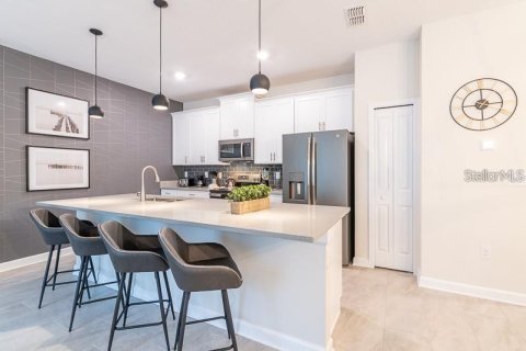 Adosado en venta en Kissimmee, Florida, 4 dormitorios, 177.81 m2 № 2410668 - foto 3
