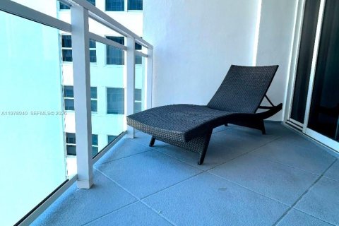 Condominio en alquiler en Hallandale Beach, Florida, 1 dormitorio, 68.38 m2 № 2043440 - foto 4