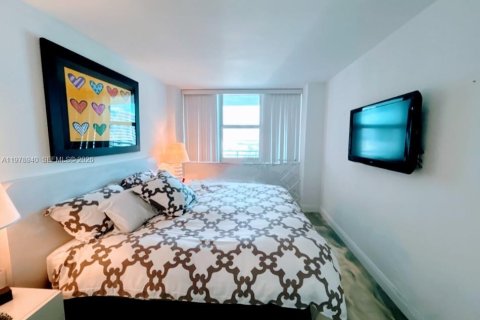 Condominio en alquiler en Hallandale Beach, Florida, 1 dormitorio, 68.38 m2 № 2043440 - foto 20