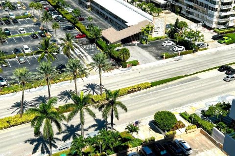Condominio en alquiler en Hallandale Beach, Florida, 1 dormitorio, 68.38 m2 № 2043440 - foto 9